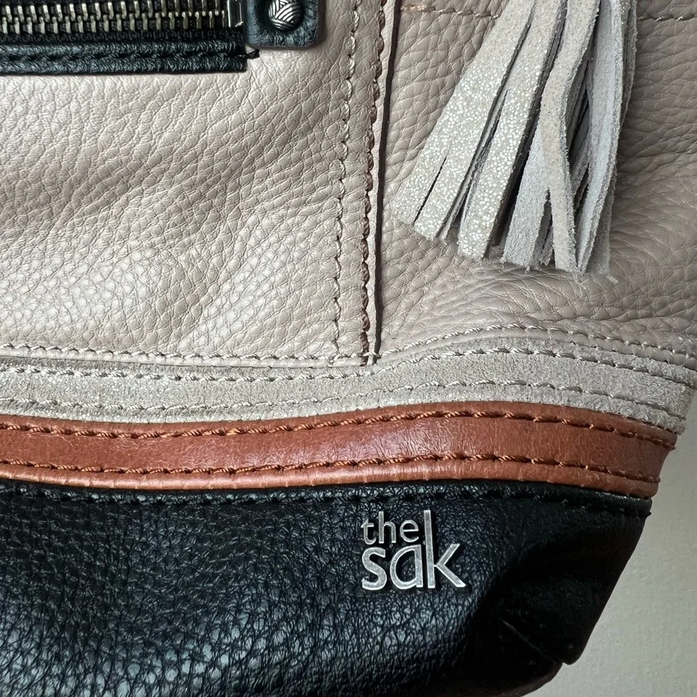 The Sak Black and Tan Hobo Bag - Picture 2 of 7